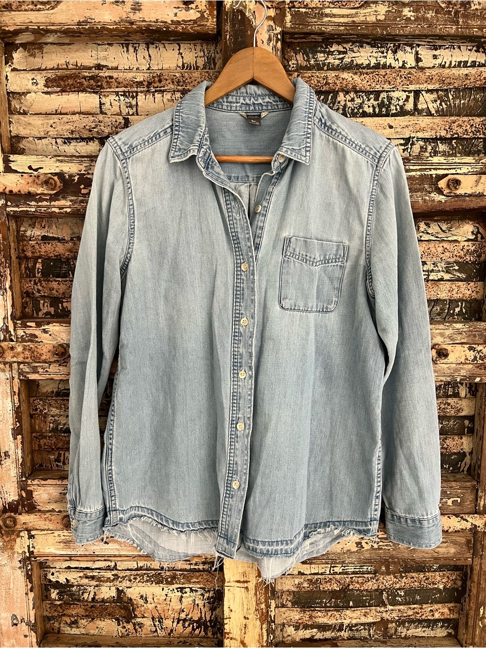 EDDIE BAUER • light wash button down chambray denim shirt